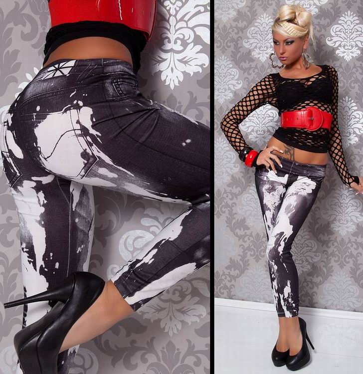 white flower pattern leggings